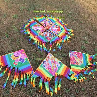 high quality 1.1m Triangle kite with many tails